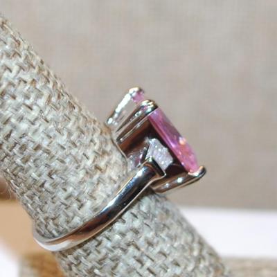 Size 7 Large Pink Transparent Emerald Cut Stone on a Silver Tone Band (5.7g)
