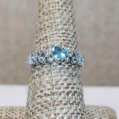Size 7¼ Transparent Light Blue HEART Stone Ring with Blue "Leaf" Side Accents on a Silver Tone Band (1.8g)