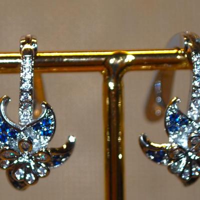 Blue & Silver Colored Flower Earrings (¾") Set with English Lock Clasp