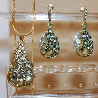 Black & Gold Teardrop Necklace PENDANT (1¼" x ¾") & Stud Earrings (1¼" x ½") SET with Chain 17" L