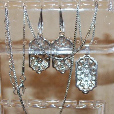Purple/Silver JEWELRY SET Includes Earrings (1½" x ¾") with Wire Hook & PENDANT (1½" x ¾") on a Silver Tone...