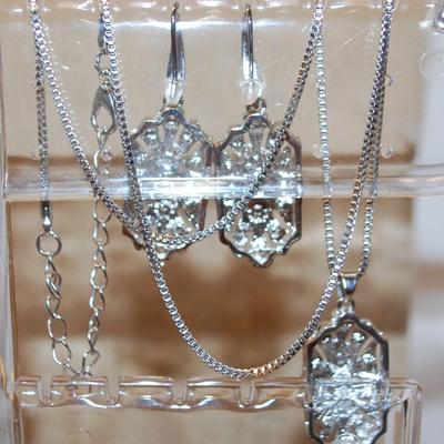 Red/Silver JEWELRY SET Includes Earrings (1½" x ¾") with Wire Hook & PENDANT (1½" x ¾") on a Silver Tone Necklace...