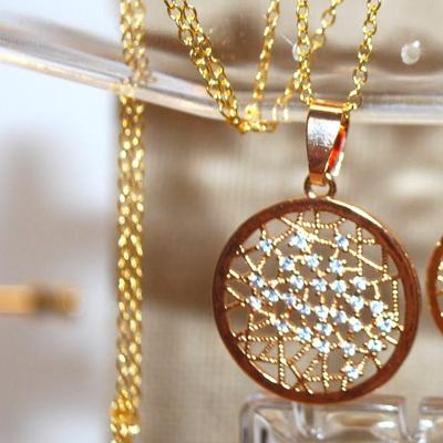 JEWELRY SET Includes Wire Grid Earrings (¾" Circ.) with English Lock Hook & PENDANT (1" Circ.) on a Gold Tone Necklace...