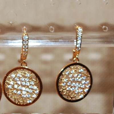 JEWELRY SET Includes Wire Grid Earrings (¾" Circ.) with English Lock Hook & PENDANT (1" Circ.) on a Gold Tone Necklace...
