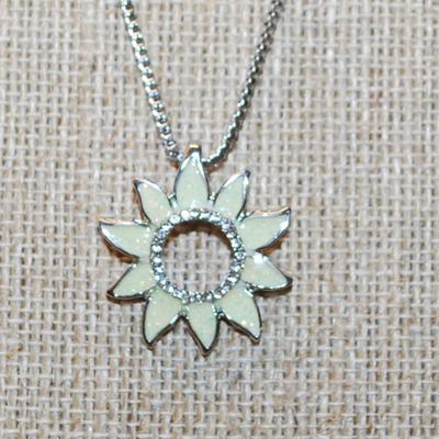 Yellow Beige 10 Point Star Flower PENDANT (¾" circ.) on a Silver Tone ADJUSTABLE Chain 17"-19" L
