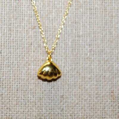 "Shell & Pearl" PENDANT (¼" x ¼") on a Gold Tone Necklace Chain Marked .925 18" L