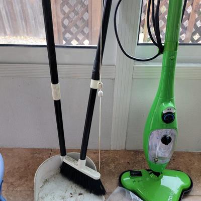 Steam cleaner, pads, booklet and small Broomfield and duatbin