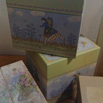 Heavy duty gift / storage boxes with brand new 4 pack Albums