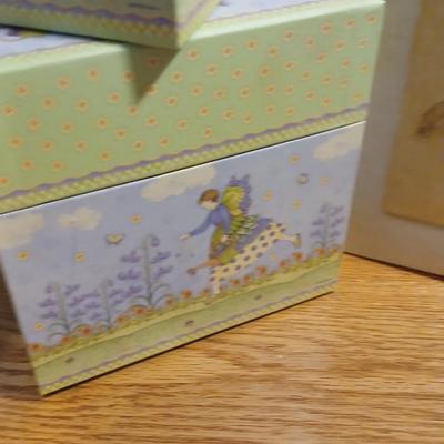 Heavy duty gift / storage boxes with brand new 4 pack Albums