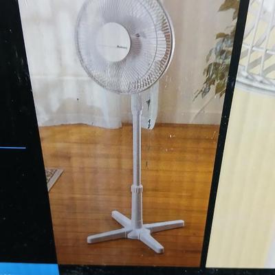 Holmes Oscillating 12" stand fan - with 3 speed settings