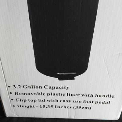 Brand new 12 litre step bin trash can with Christopher Lowell Collection desk pad