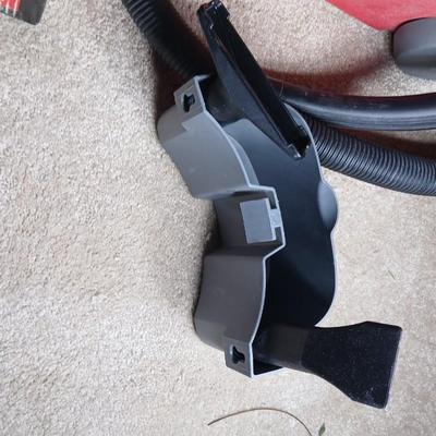 Lightly used Craftsman 4 gallon portable wet/dry Vac with attachments