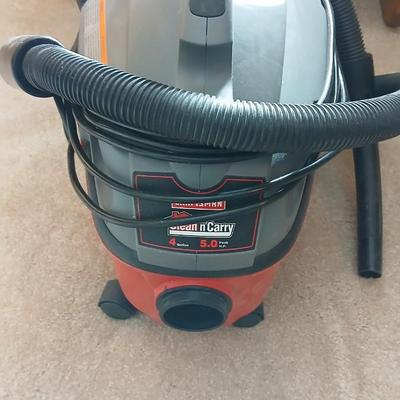 Lightly used Craftsman 4 gallon portable wet/dry Vac with attachments
