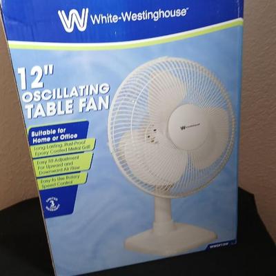 White Westinghouse 12" Oscillating table fan