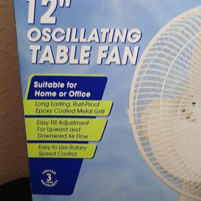 White Westinghouse 12" Oscillating table fan