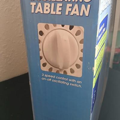 White Westinghouse 12" Oscillating table fan