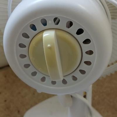 Remote controlled oscillating Home Essentials stand fan with oscillating White-westinghouse desktop fan