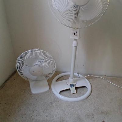 Remote controlled oscillating Home Essentials stand fan with oscillating White-westinghouse desktop fan