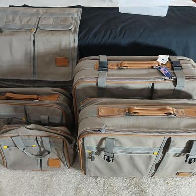 Palm Springs luggage - 5 piece set appears new