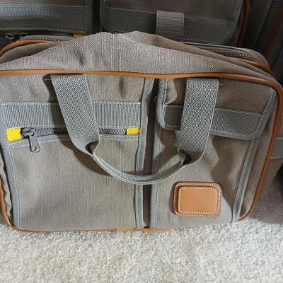 Palm Springs luggage - 5 piece set appears new
