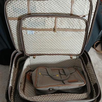 Palm Springs luggage - 5 piece set appears new