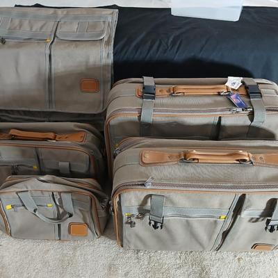 Palm Springs luggage - 5 piece set appears new