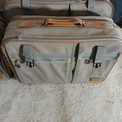 Palm Springs luggage - 5 piece set appears new