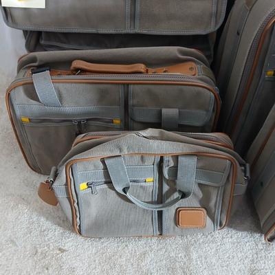 Palm Springs luggage - 5 piece set appears new