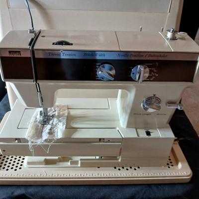 Wonderful condition Wards sewing machine with accessories and case