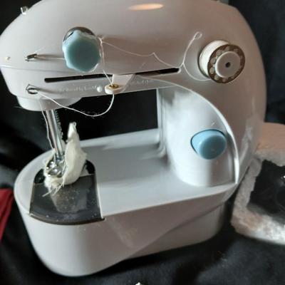 New Small sewing genie sewing machine with accessories