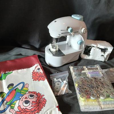 New Small sewing genie sewing machine with accessories
