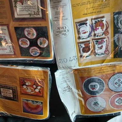 Sewing and crafting items with nice sewing box kit of thread