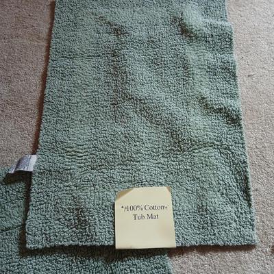 Brand new four-piece Green Mist bath rug set