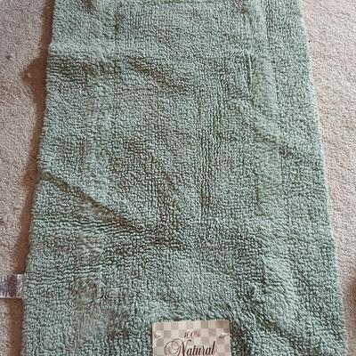 Brand new four-piece Green Mist bath rug set