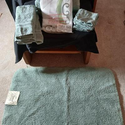 Green Mist bathrug with matching towels and a shower curtain
