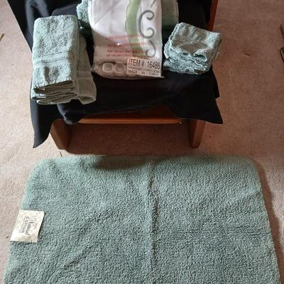 Green Mist bathrug with matching towels and a shower curtain