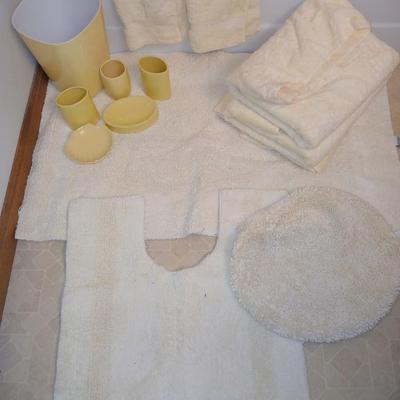 Yellow toned bath towels, rugs and yellow bathroom accessories