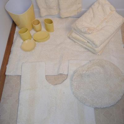 Yellow toned bath towels, rugs and yellow bathroom accessories