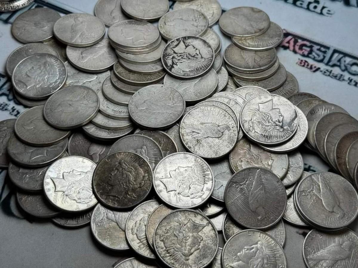 Lot Of 71 Silver Peace dollars | EstateSales.org