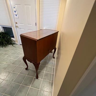 Queen Anne Style Drinks Cabinet (LR-RG)