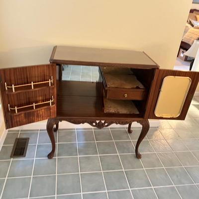 Queen Anne Style Drinks Cabinet (LR-RG)