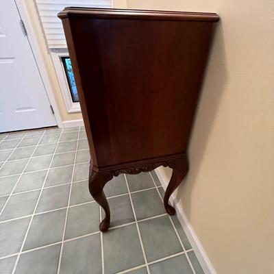 Queen Anne Style Drinks Cabinet (LR-RG)