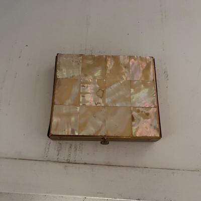 Vintage Pill Boxes & Compacts (LR-MG)