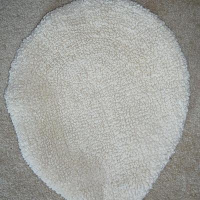 Five-piece bathroom rug set great condition!