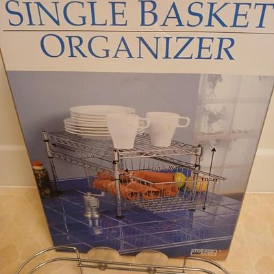 Single basket organizer with chrome bathtub organizers and hooks