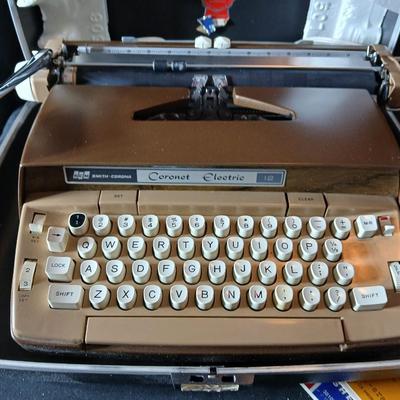 Classic! Smith Corona Coronet electric 12 typewriter with case. APPEARS BRAND NEW!!