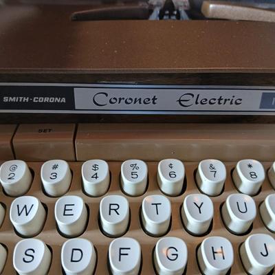 Classic! Smith Corona Coronet electric 12 typewriter with case. APPEARS BRAND NEW!!