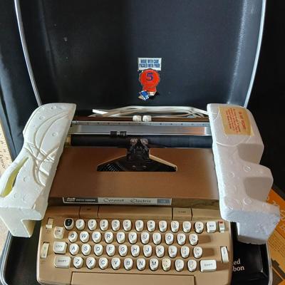 Classic! Smith Corona Coronet electric 12 typewriter with case. APPEARS BRAND NEW!!