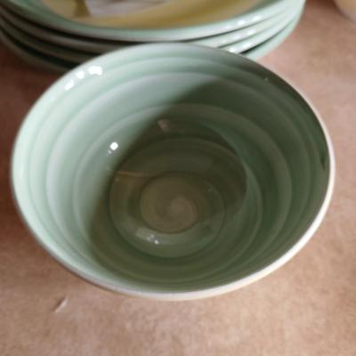 Pier 1 dinnerware set, pieces with leaf design