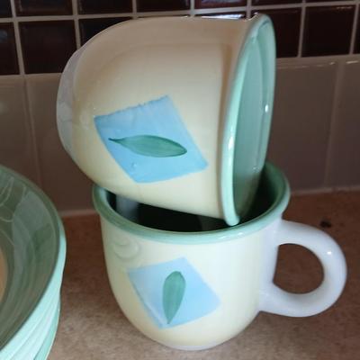 Pier 1 dinnerware set, pieces with leaf design